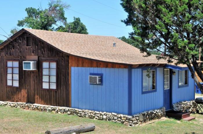 Image of lake cabin 32 exterior