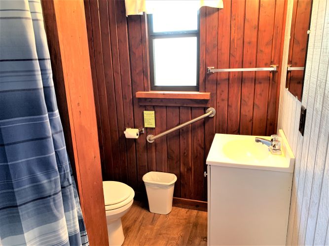 Cabin 35 3/4 Bath