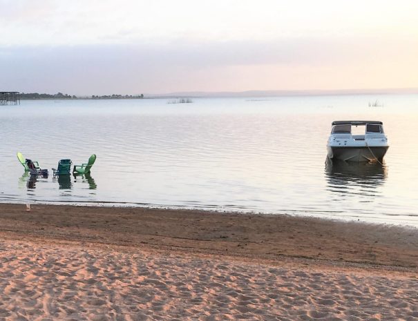 cl_boat_chairs_water